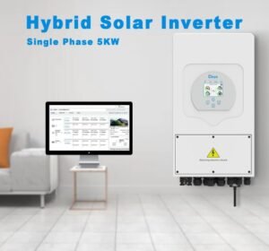 Invertor solar hibrid Deye instalat într-un mediu casnic modern, promovând eficiența energetică
